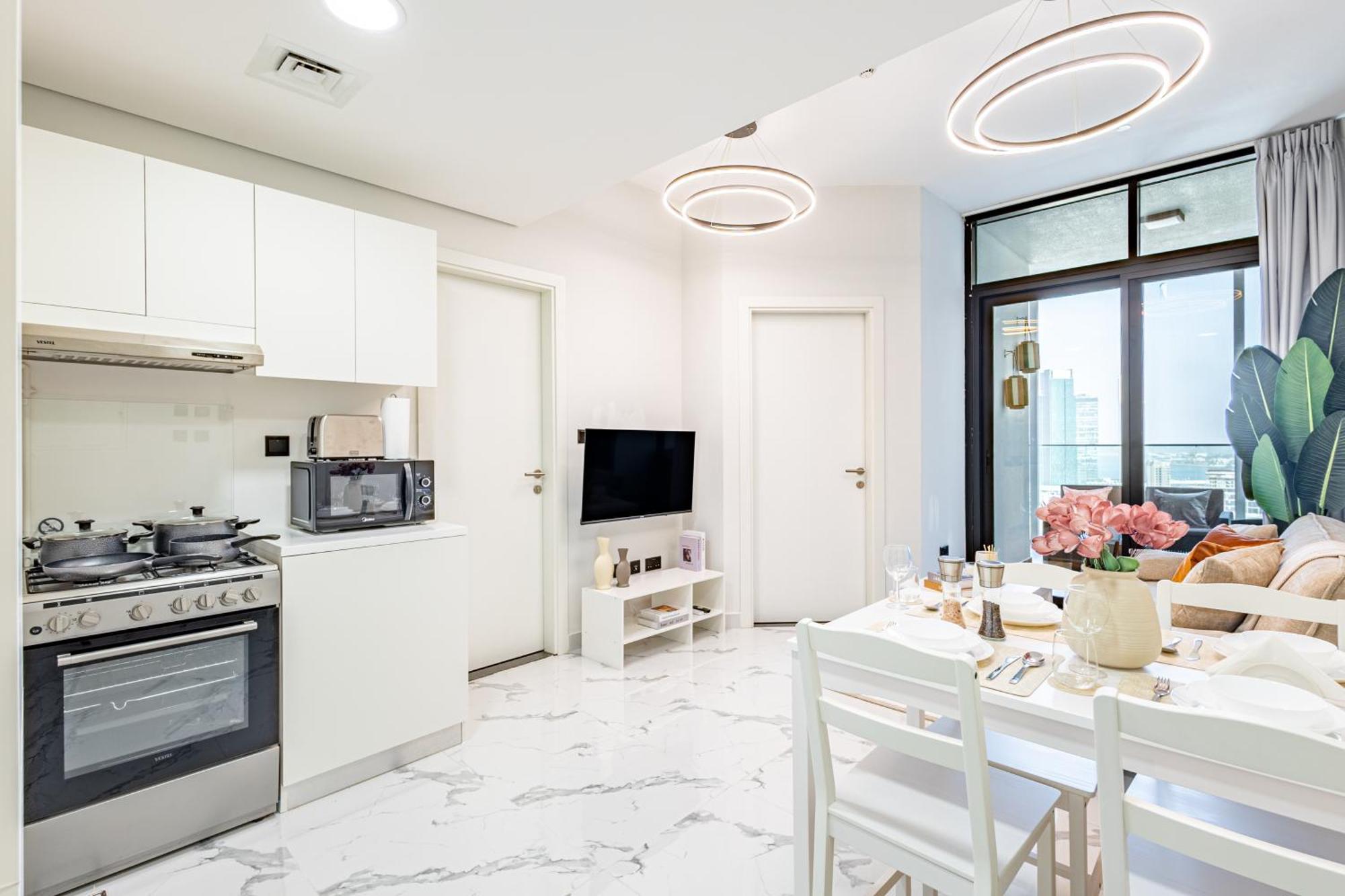 Sleek & Modern 1bdr - Huge Balcony - 3 Min Walk To Adgm - Cleveland - Galleria - Upgraded Apartment *