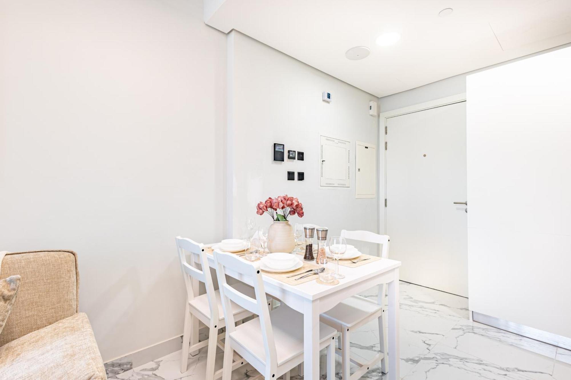 Sleek & Modern 1bdr - Huge Balcony - 3 Min Walk To Adgm - Cleveland - Galleria - Upgraded Abu Dhabi