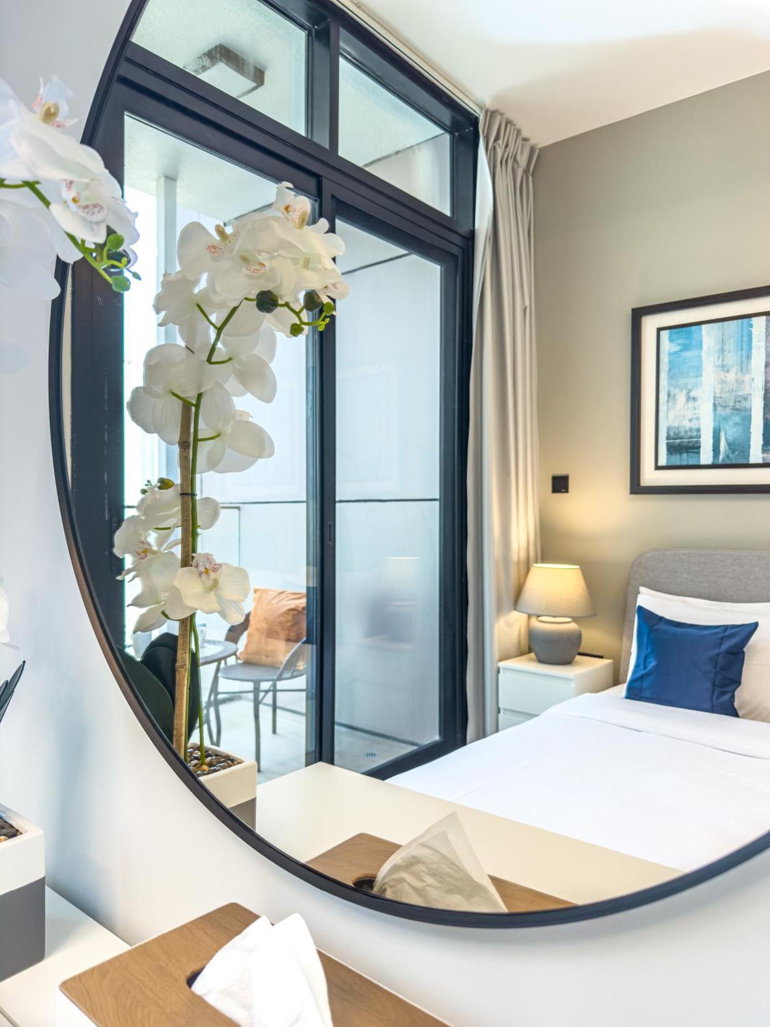 Sleek & Modern 1bdr - Huge Balcony - 3 Min Walk To Adgm - Cleveland - Galleria - Upgraded *